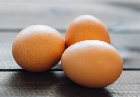 رئیس هیئت مدیره اتحادیه مرغ تخمگذار با بیان این که امسال به دلیل گران بودن قیمت مواد پروتئینی تقاضای بسیار زیادی برای مصرف تخم مرغ بوده است گفت: مصرف تخم مرغ امسال نسبت به سال گذشته تا ۳۰ درصد افزایش یافته است.