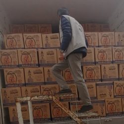 روابط عمومی شبکه دامپزشکی شهرستان مشهد از نظارت بهداشتی دامپزشکی بر صادرات 12 هزار تن تخم مرغ خوراکی به مقصد کشورهای همسایه از جمله افغانستان، عراق، قطر، ترکمنستان و پاکستان خبر داد.