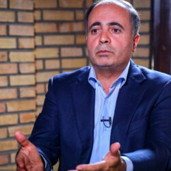 وزیر جهاد کشاورزی این هفته برای پاسخ گویی درباره کمبود کالاهای اساسی و مشکلات تأمین نهاده های دامی به کمیسیون اصل 90 مجلس می رود. این احضار در پی انتقادات گسترده از عملکرد ضعیف وزارتخانه در حوزه کشاورزی انجام شده است.